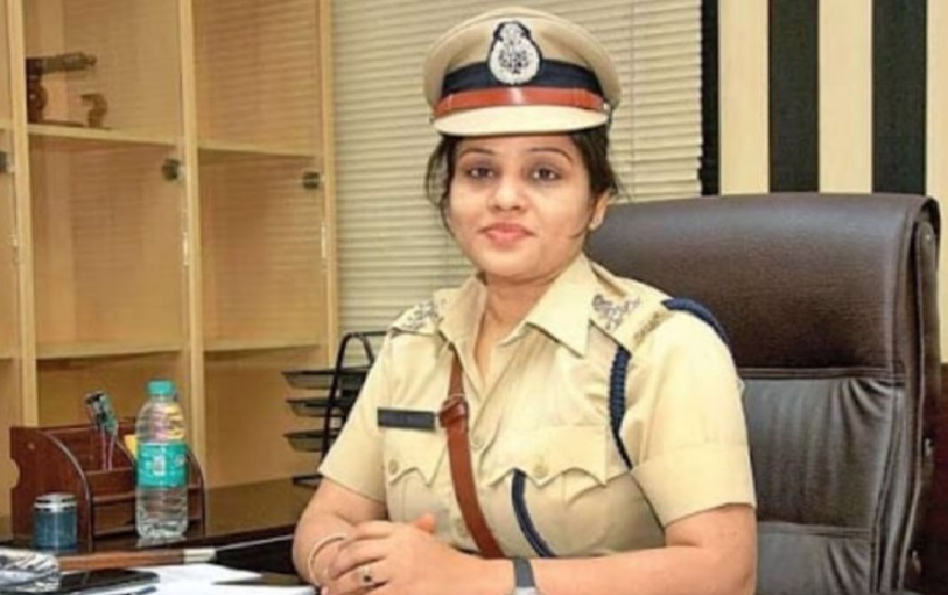 आईपीएस पर फूटा कंगना रनौत का गुस्सा, कहा शर्म करो.....
