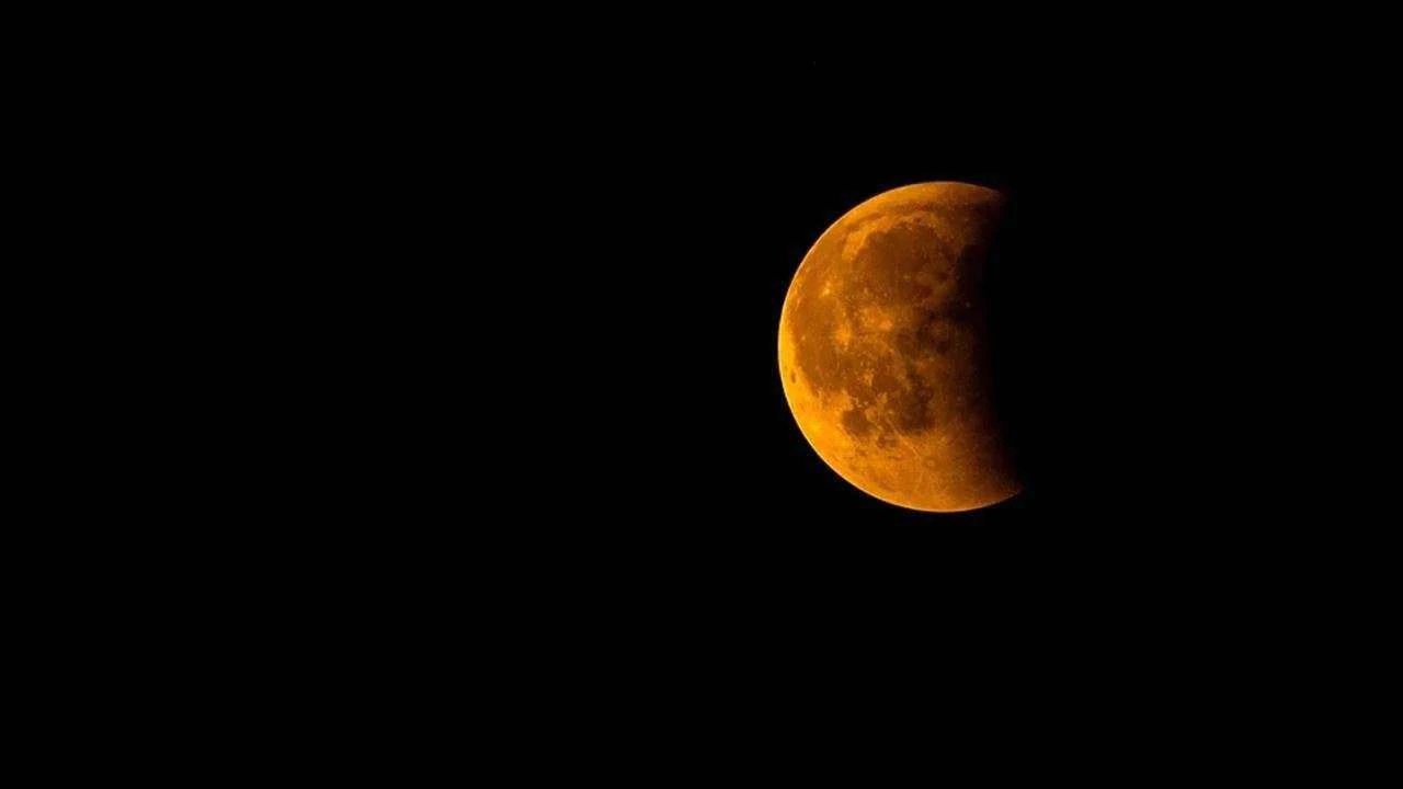 साल 2020 का आखिरी चंद्रग्रहण आज, गलती से भी न करें ये काम, जानिए सूतक काल