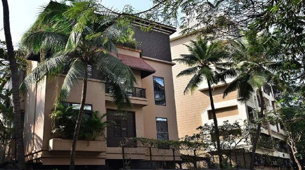 मुंबई के बांद्रा में है रवीना टंडन का ये आलिशान बंगला, देखें इनसाइड तस्वीरें