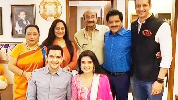 आदित्य नारायण की इंगेजमेंट की तस्वीरें आईं सामने, इस दिन करेंगे शादी