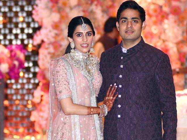 आकाश अंबानी ने माँ नीता अंबानी से कुछ इस तरह से कहे अपने लव अफेयर के बारे में