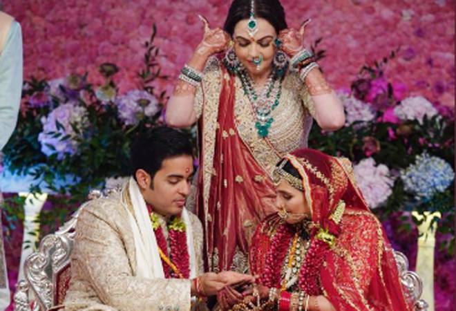 आकाश अंबानी ने माँ नीता अंबानी से कुछ इस तरह से कहे अपने लव अफेयर के बारे में