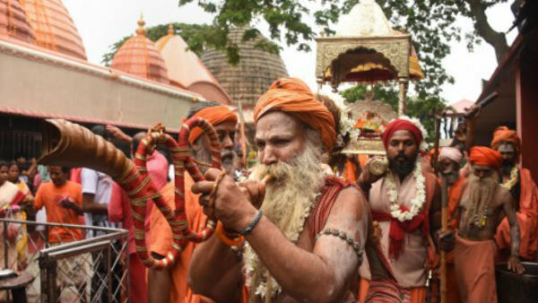 माँ कामख्या मंदिर में होते हैं कई चमत्कार, जानिए कैसे खून की तरह लाल हो जाती है ब्रह्मपुत्र नदी