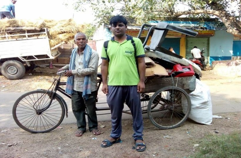 कबाड़ी का बेटा बनेगा गांव का पहला एमबीबीएस डॅाक्टर, संघर्ष सुनकर भर आयेंगी आंखे