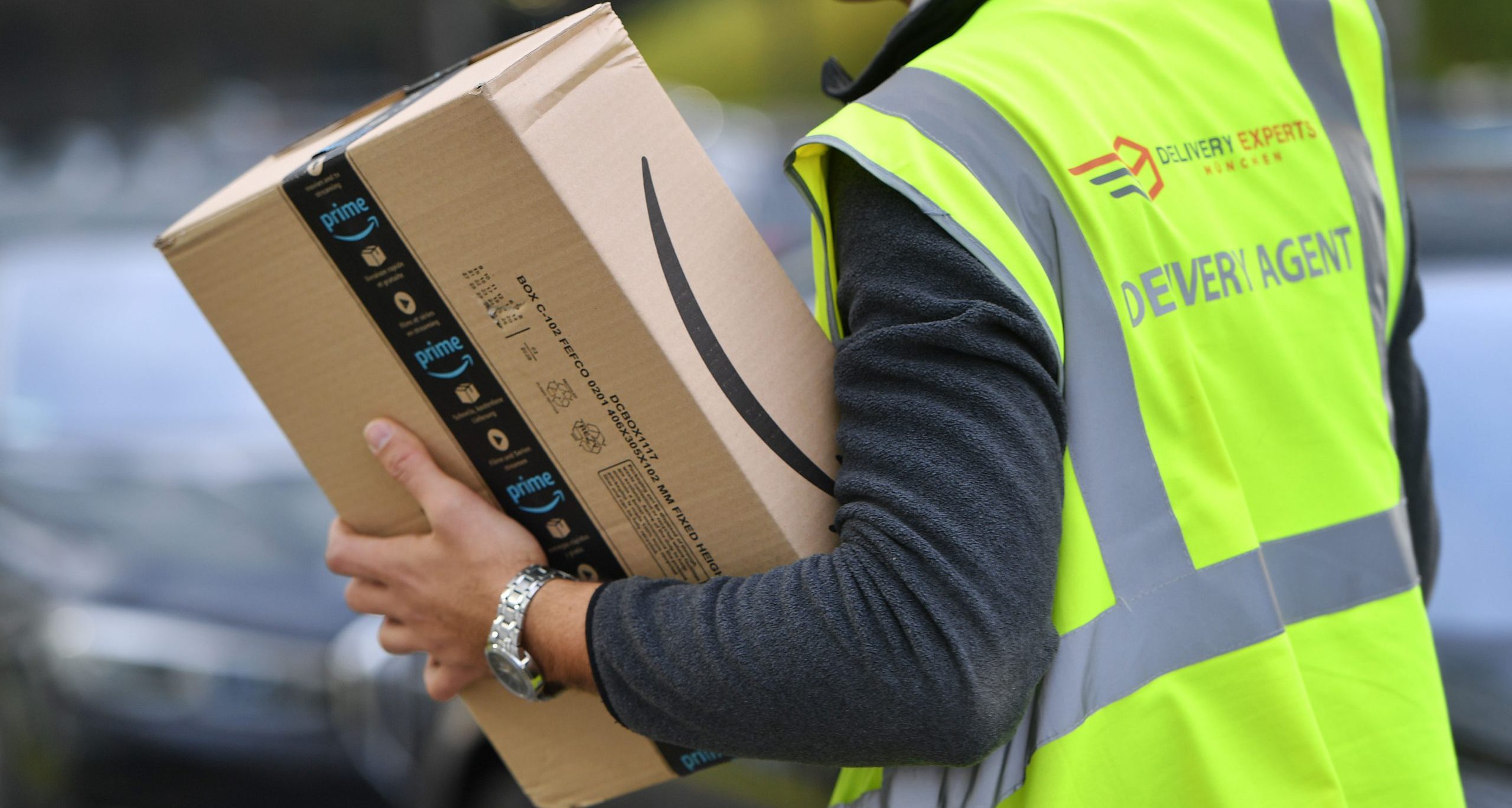 ई-कॉमर्स कंपनी Amazon में करें ये काम, 4 घंटे की शिफ्ट में मिलेगा 70 हजार रूपये महीना
