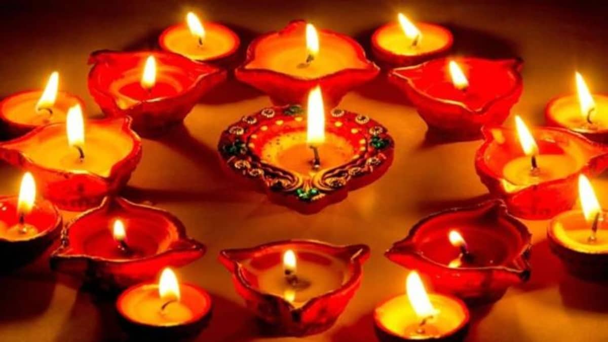 दीपावली पर खरीदारी के लिए हैं 3 शुभ मुहूर्त तथा पूजा के लिए 1 मुहूर्त 3 दीपावली पर खरीदारी के लिए हैं 3 शुभ मुहूर्त तथा पूजा के लिए 1 मुहूर्त
