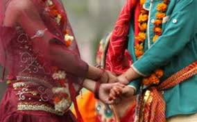 भीख माँगने वाली लड़की से हुआ प्यार, प्रपोज़ किया और मंदिर में कर ली शादी