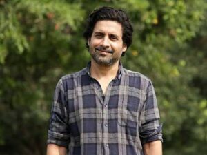 आश्रम वेब सीरीज में बोल्ड सीन देने के लिए त्रिधा चौधरी ने लिए हैं इतने पैसे, हैरान कर देगी बॉबी देओल की फ़ीस