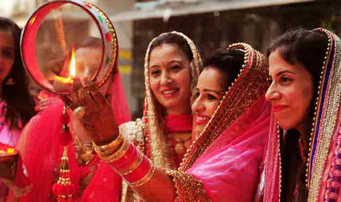 Karwa Chauth 2020: करवा चौथ के व्रत का यह है सही पूजन विधि और शुभ मुहूर्त