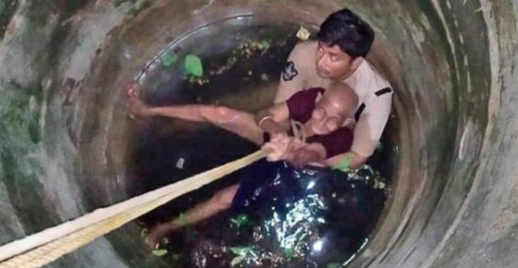 Salute! 70 साल के बुजुर्ग की जान बचाने के लिए वर्दी में ही कांस्टेबल ने कुंए में लगाई छलांग