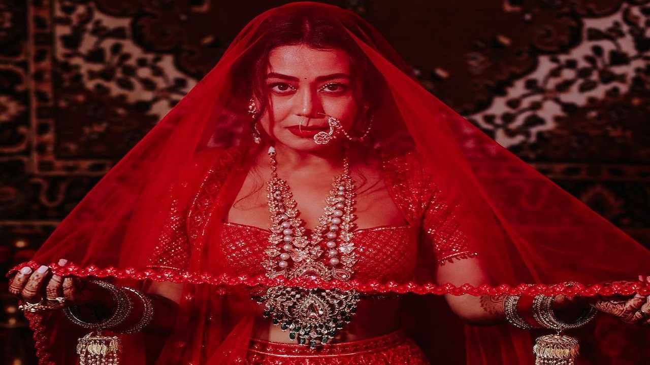 नेहा कक्कड़ ने पति के साथ किया 'कुड़ी तू चॉकलेट' पर जबरदस्त डांस, वीडियो वायरल