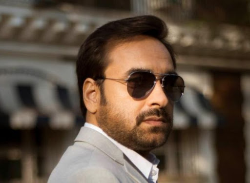 गरीबी में जी रहे हैं इन 8 बॉलीवुड स्टार्स के पिता, जानिए क्या करते हैं और कैसी है हालत 3 गरीबी में जी रहे हैं इन 8 बॉलीवुड स्टार्स के पिता, जानिए क्या करते हैं और कैसी है हालत