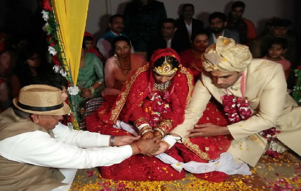 अखाड़े से राजनीति में उतरने वाली बबिता फोगाट ने अपनी शादी में 7 की जगह लिए थे 8 फेरे, जानिए वजह