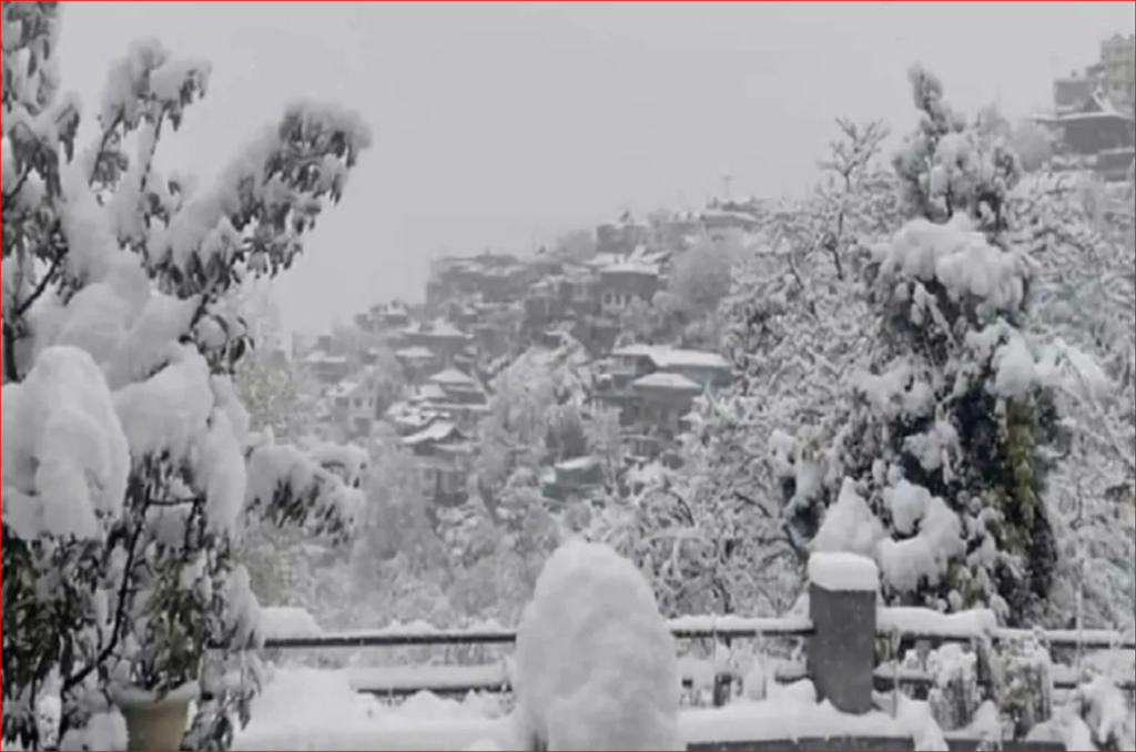 Weather: कश्मीर, दिल्ली समेत इन राज्यों में कड़ाके की ठंड, जानिए देश भर के मौसम का हाल