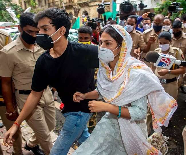 रिया चक्रवर्ती