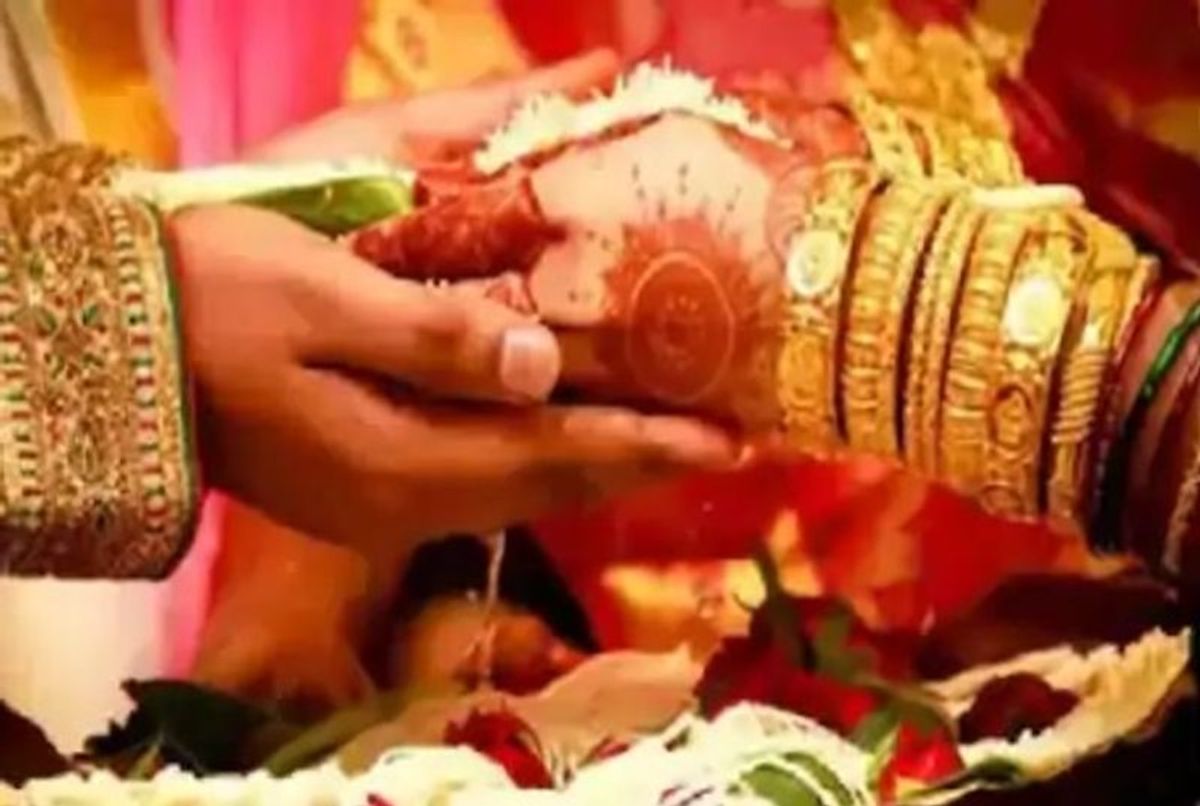 सगी बहनों ने की दो सगे भाइयों से की शादी, सुहागरात वाले दिन किया ये गंदा काम