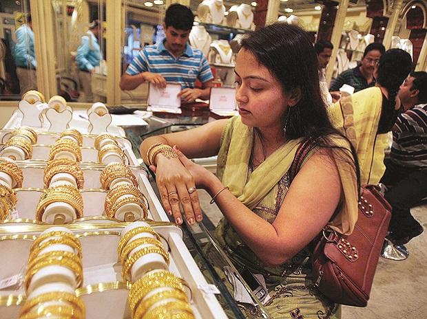 Gold Price Today : सोना तीन दिन बाद हुआ सस्ता, चांदी भी हुई सस्ती, ये है आज के भाव