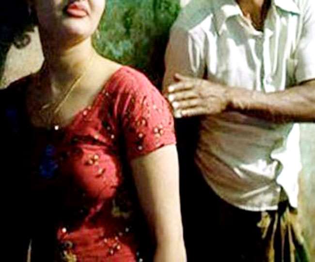 ग्रामीणों की मौजूदगी में पति को छोड़ प्रेमी के साथ चली गई 3 बच्‍चों की मां, देखते रह गए लोग