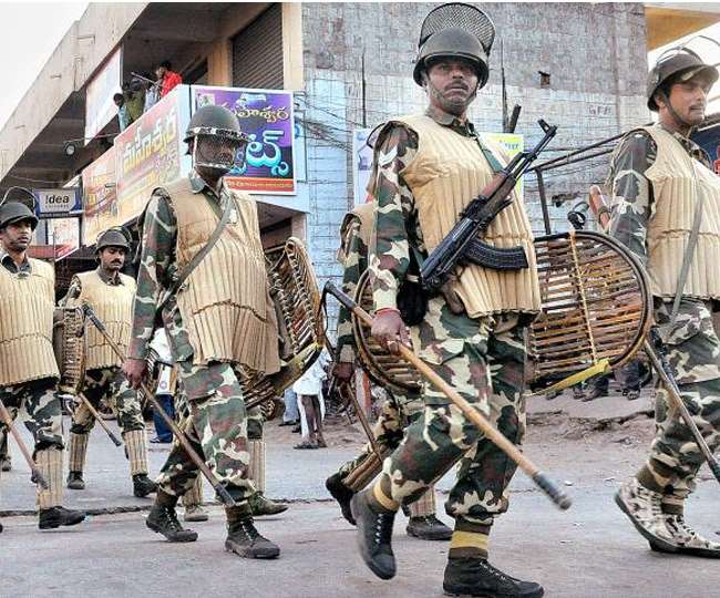 दिल्ली में लगा 2 दिन का कर्फ्यू, किसी भी जगह 5 से अधिक लोग नहीं हो सकते इकट्ठा