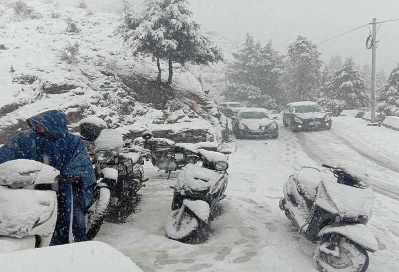 मौसम अपडेट: दिल्ली में हाड़ कंपाने वाली ठंड, कई जगह माइनस में पारा, 10 साल का टुटा रिकॉर्ड