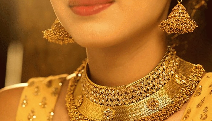 Gold Price Today: गिर रहा सोने का दाम, अब बस इतने में मिलेगा 1 तोला