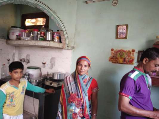 दिल्ली में बिहार के मिस्त्री ने 6 गज में 3 मंजिला मकान बनाकर भारत का नाम किया विश्व में उंचा
