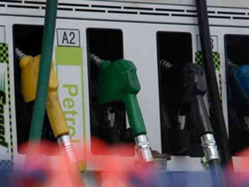 Petrol Diesel Price: गणतंत्र दिवस पर तेल कंपनियों ने जारी किए नए दाम, जानिए क्या है आपके शहर में कीमत
