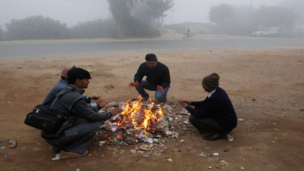 मौसम अपडेट: दिल्ली में हाड़ कंपाने वाली ठंड, कई जगह माइनस में पारा, 10 साल का टुटा रिकॉर्ड
