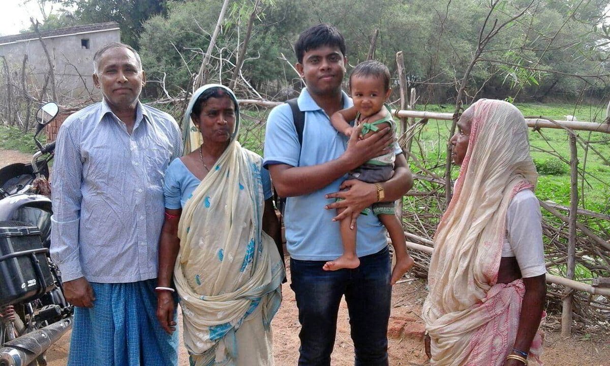पिता करते थे कोयला खदान में नौकरी, बेटा सरकारी स्कूल में पढ़कर बना Dsp