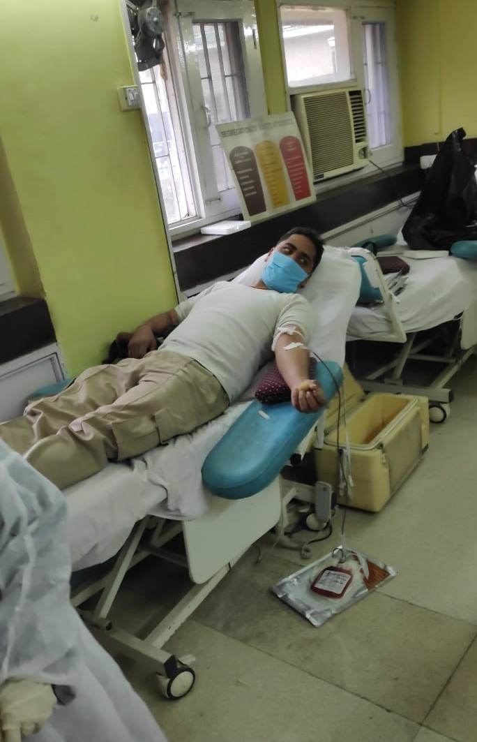कश्मीर की 19 साल की सईदा को किडनी ट्रांसप्लांट के लिए Crpf के जवानो ने दिया खून