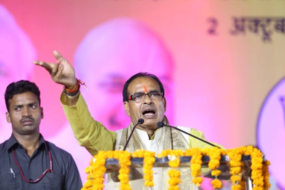 किसान आंदोलन के बीच मुख्यमंत्री शिवराज सिंह चौहान ने किसानों को दिए 100 करोड़ की सौगात