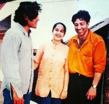 लाइमलाइट से दूर रहती हैं सनी देओल की दोनों सगी बहनें, भारत छोड़ इस देश में जाकर बसी