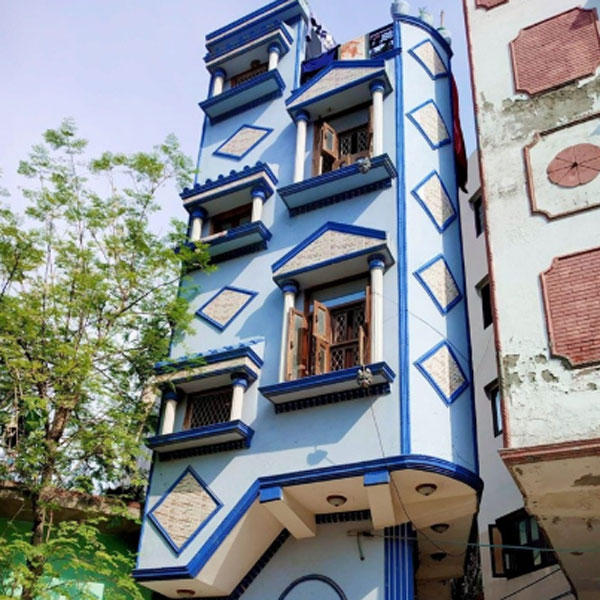 दिल्ली में बिहार के मिस्त्री ने 6 गज में 3 मंजिला मकान बनाकर भारत का नाम किया विश्व में उंचा
