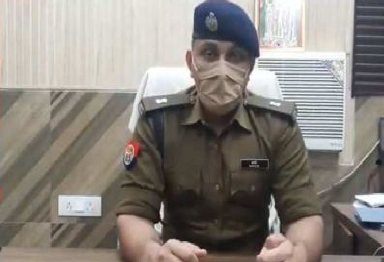 सेक्स वर्कर के साथ युवक को पकड़ सस्पेंड सिपाही ने किया ये गंदा काम, पर्दाफाश होते ही शर्म से झुक गया सिर