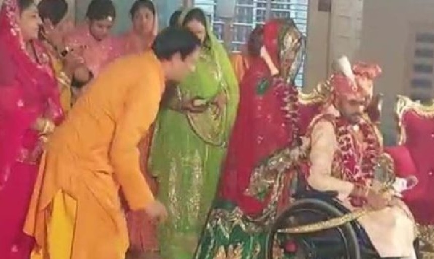 सलाम है ऐसी बेटी को दिव्यांग युवक को चुना जीवन साथी, व्हील चेयर पकड़ कर लड़की ने लिए फेरे