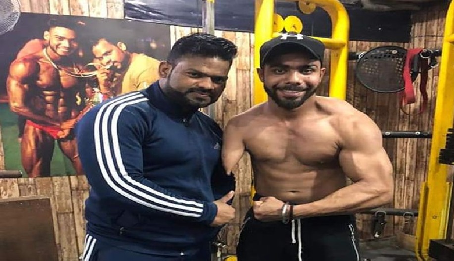 पैसों के लिए मां बाप ने दिव्यांग बच्चें को बेचा, बुआ ने चमकाई किस्मत बना दिया चिकन पॉइंट