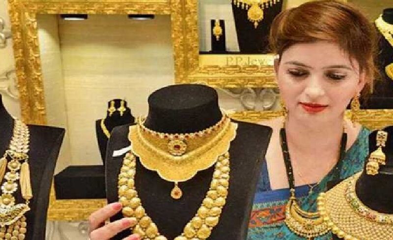 सोने चांदी के भाव में आ रही गिरावट, इस कारण से सोना होगा सस्ता