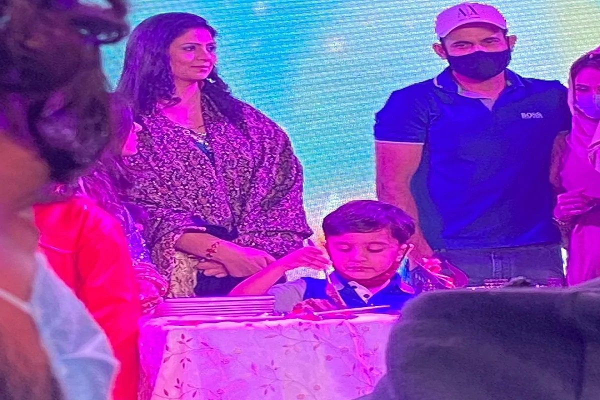 पति मोहम्मद शमी चोटिल होकर ऑस्ट्रेलिया दौरे से हुए बाहर तो इस क्रिकेटर के साथ पार्टी करती दिखी पत्नी हसीन जहां