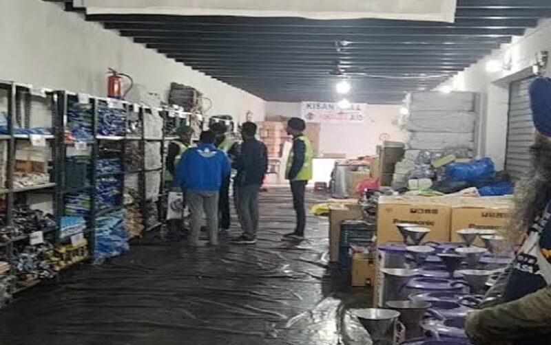 किसान आंदोलन: दिल्ली के टिकरी बॉर्डर पर खालसा ऐड ने खोला शॉपिंग मॉल, मिलेंगी मुफ्त सामान