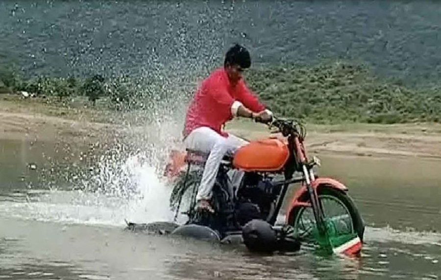 9 वीं पास लड़के ने देशी जुगाड़ लगाकर बनाई कबाड़ से बाइक
