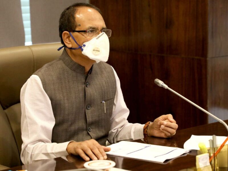 किसान आंदोलन के बीच मुख्यमंत्री शिवराज सिंह चौहान ने किसानों को दिए 100 करोड़ की सौगात
