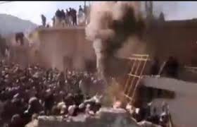 पाकिस्तान में हिंदू मंदिर को किया आग के हवाले, 'अल्लाह-हू-अकबर' का नारा लगाते हुए तोड़ा, देखें वीडियो