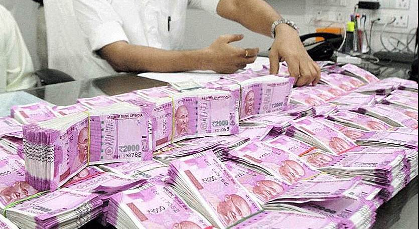 महीने में बचाये 900 रुपए और ऐसे बने करोड़पति