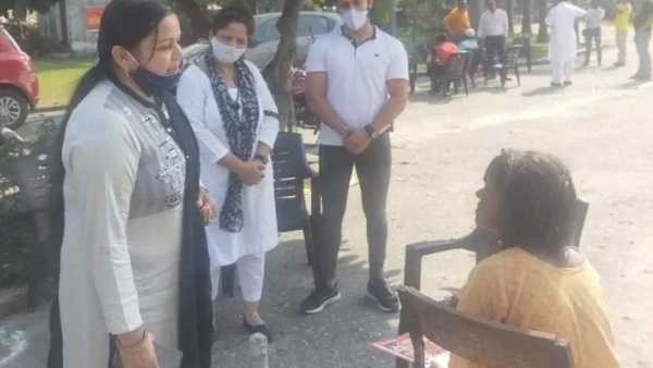 विधानसभा चुनाव लड़ चुकी फर्राटेदार अंग्रेजी बोलने वाली ये महिला सड़क पर मांगती है भीख, ये कहानी पढ़ आंखे भर आयेंगी