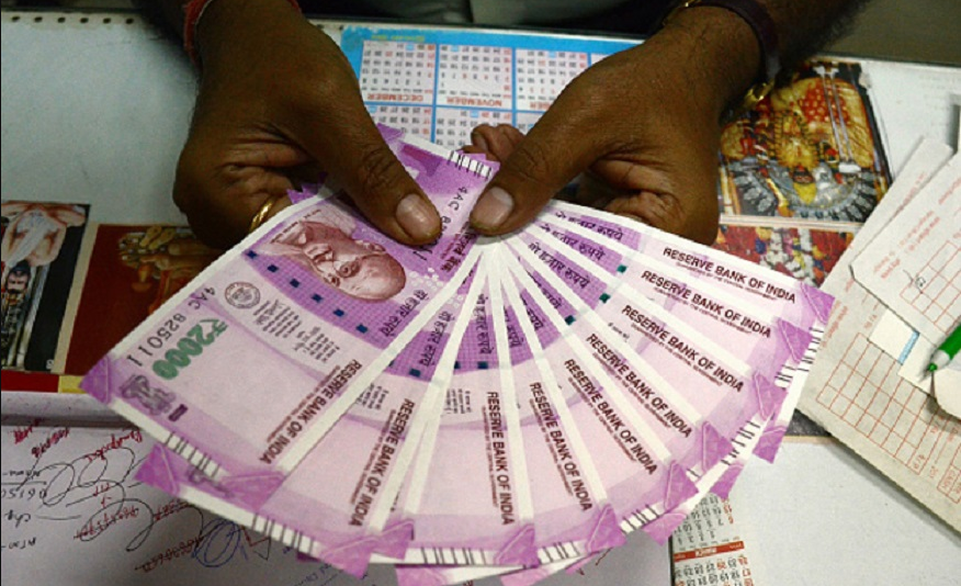 महीने में बचाये 900 रुपए और ऐसे बने करोड़पति