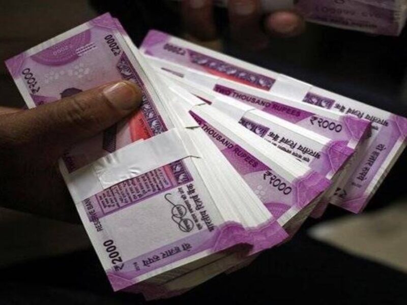 1 रुपए का ये सिक्का आपको रातों रात बना सकता है करोड़पति, जानिए कैसे मिलेंगे करोड़ों रुपए