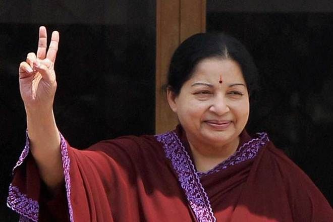 जयललिता के प्यार में पागल था ये शख्स सबके सामने उठा लिया था गोंद