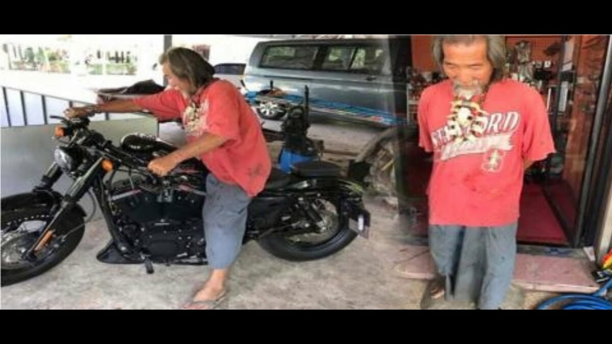 भिखारी समझकर शोरूम से निकाला बाहर, फिर उसने 12 लाख की बाइक खरीद सिखाया सबक