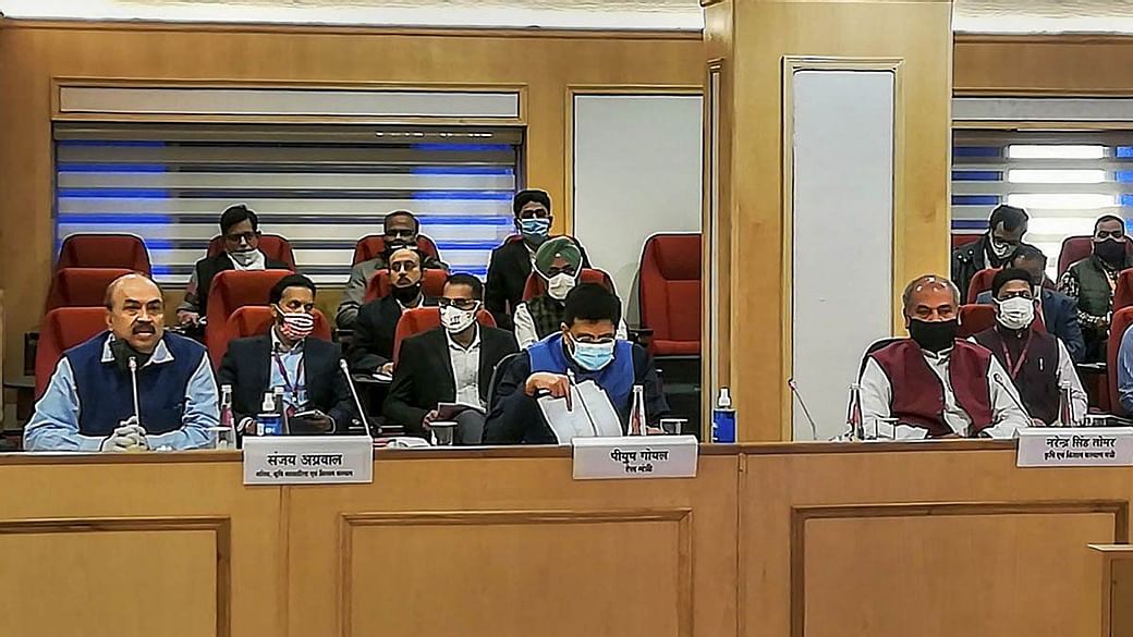 बैठक के दौरान किसानों ने ठुकरा दिया सरकार का खाना, बोले- हम अपना खाना साथ लाए हैं
