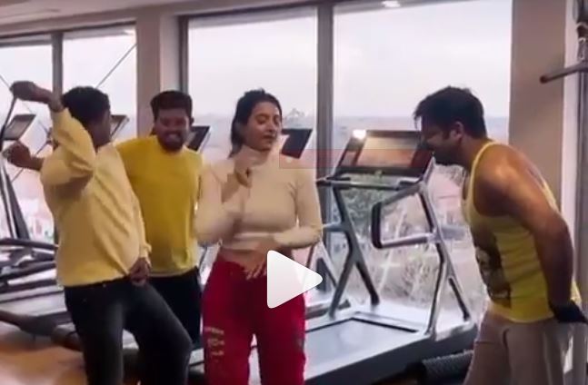 5 घंटे लगातार जिम में मेहनत करने के बाद पवन सिंह ने लिपस्टिक गाने पर लगाये ठुमके
